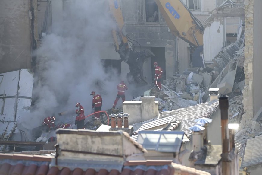 Eight missing after French building collapse