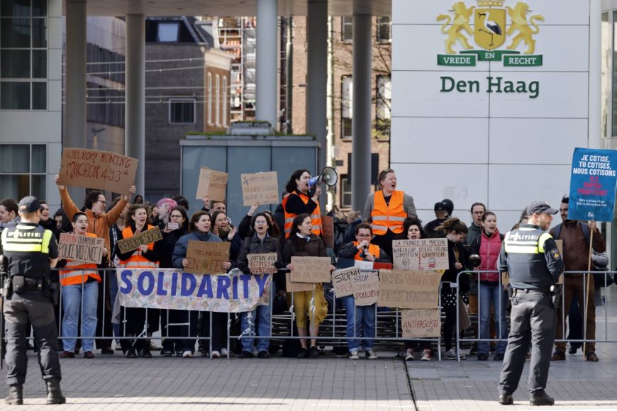 Protesters disrupt Macron speech on Dutch state visit