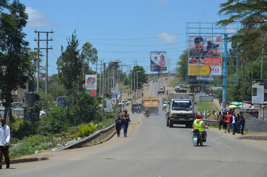 Matatu operators’ incur huge losses following a crack cutting across the Narok- Maai Mahiu highway