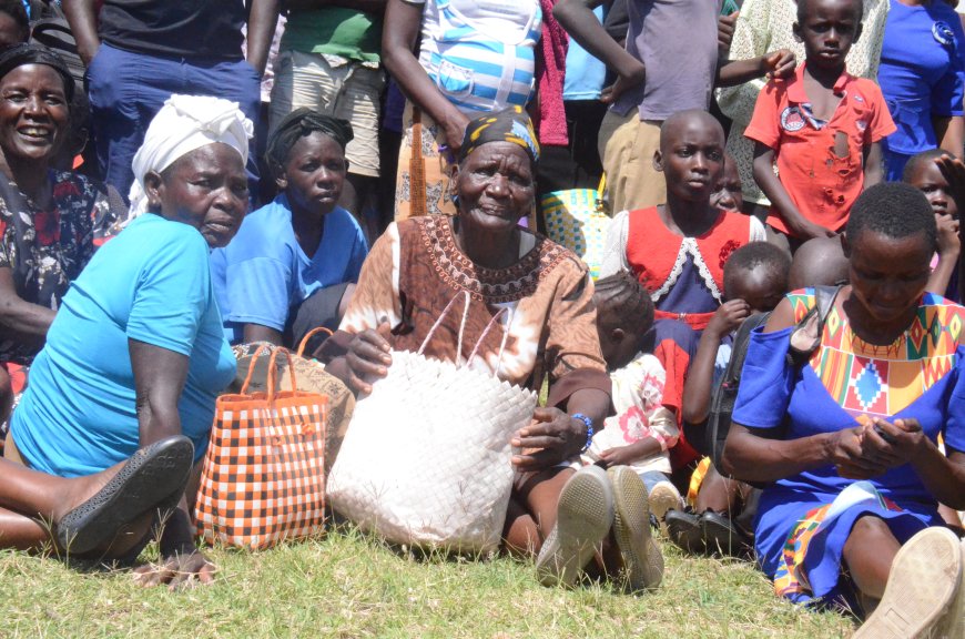 CS Eliud Owalo distributes relief food to Flood Victims of  Nyatike