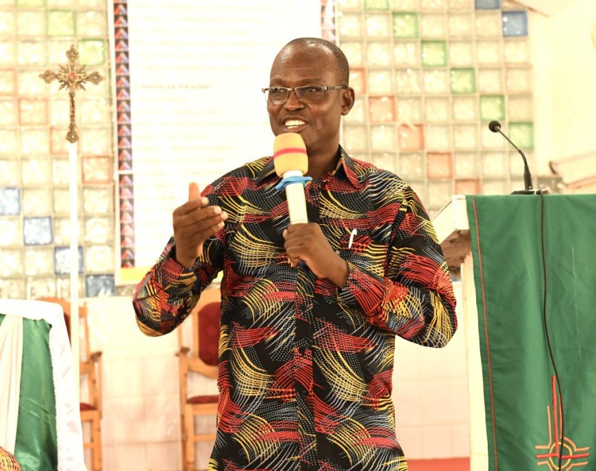 Governors Lomorukai and Kiarie attend prayers for peace at Lodwar AIC Milimani