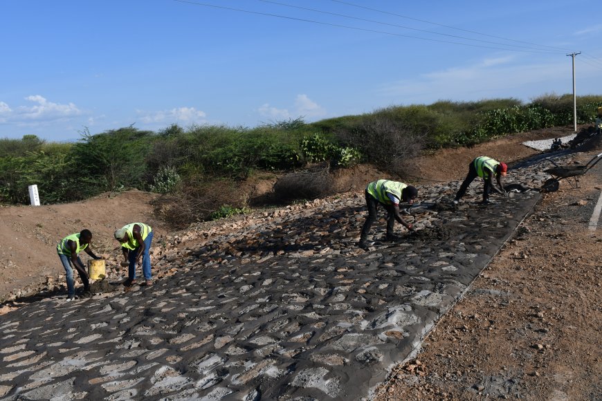 KENHA to construct road barriers along Emali- Loitoktok road