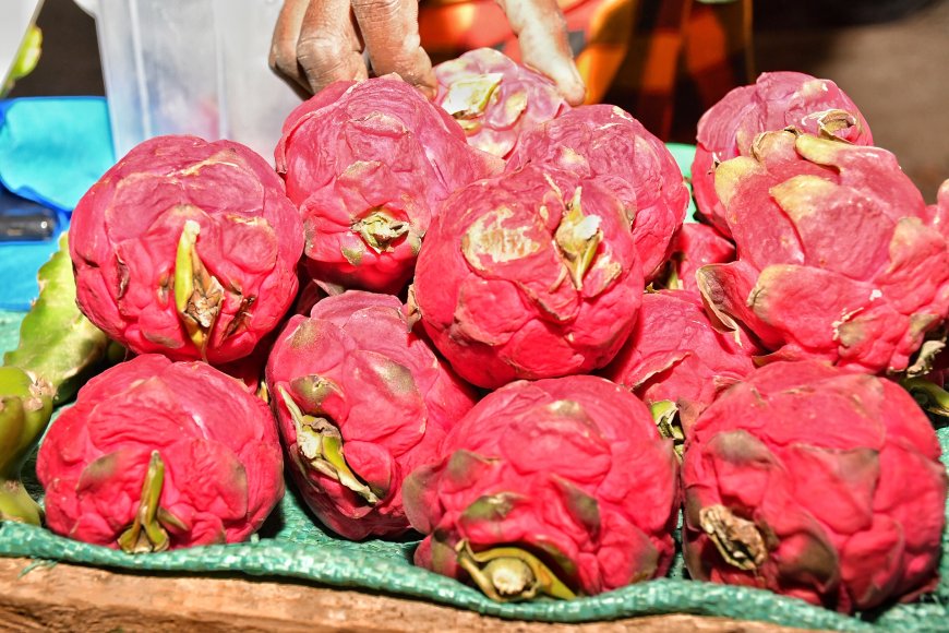 Traders smiling all the way to the bank by selling a rare fruit in Naivasha