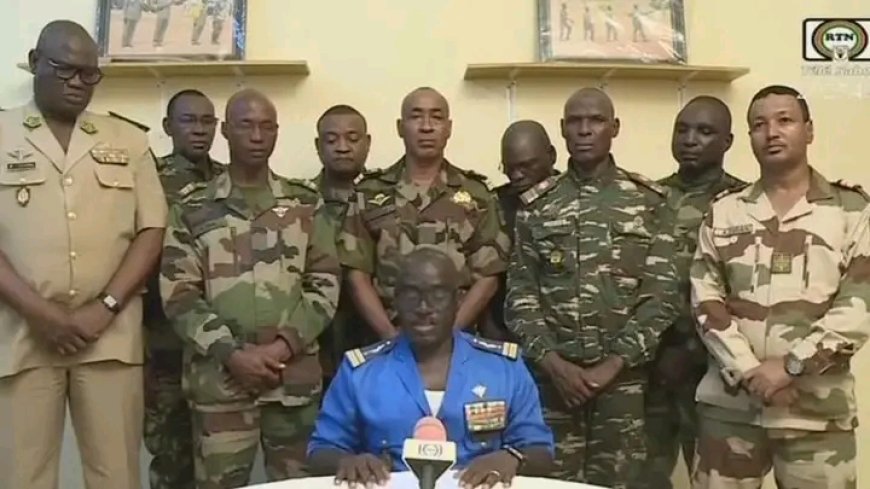 Soldiers in Niger announce a coup