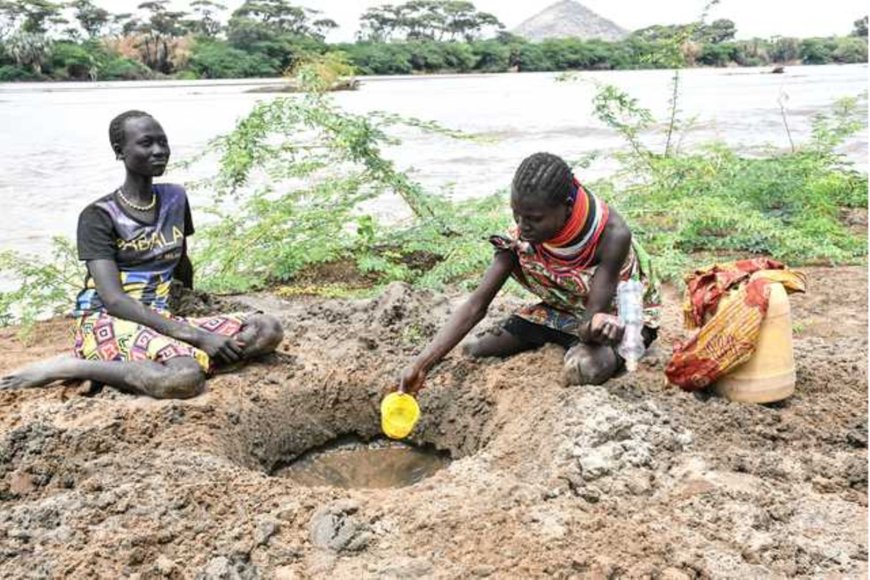 Turkana constructing water harvesting structures