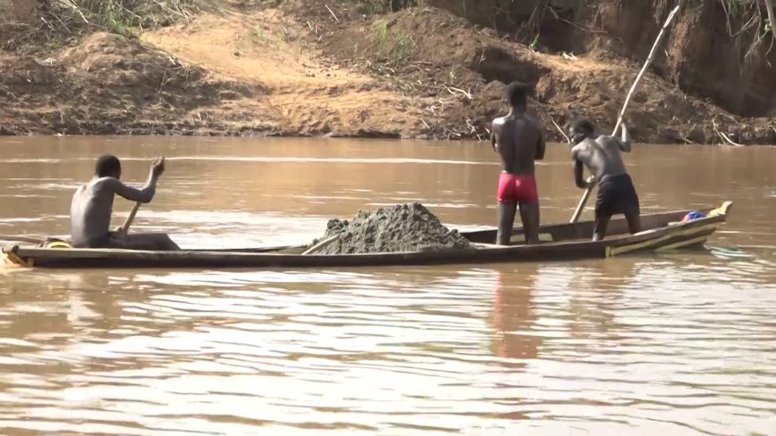 Residents lose land to river Nzoia, over uncontrolled sand harvesting