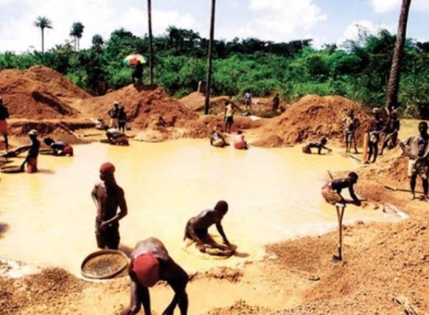 The government orders the closure of all mines to avoid disaster during El Nino