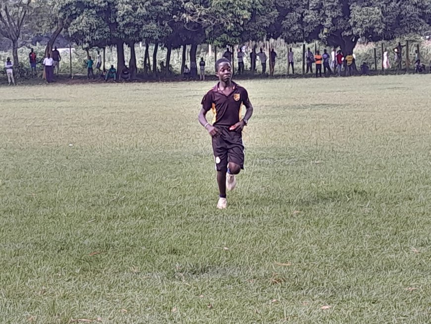 Football fans Marvell over 14 Years Old Center Referee Skills